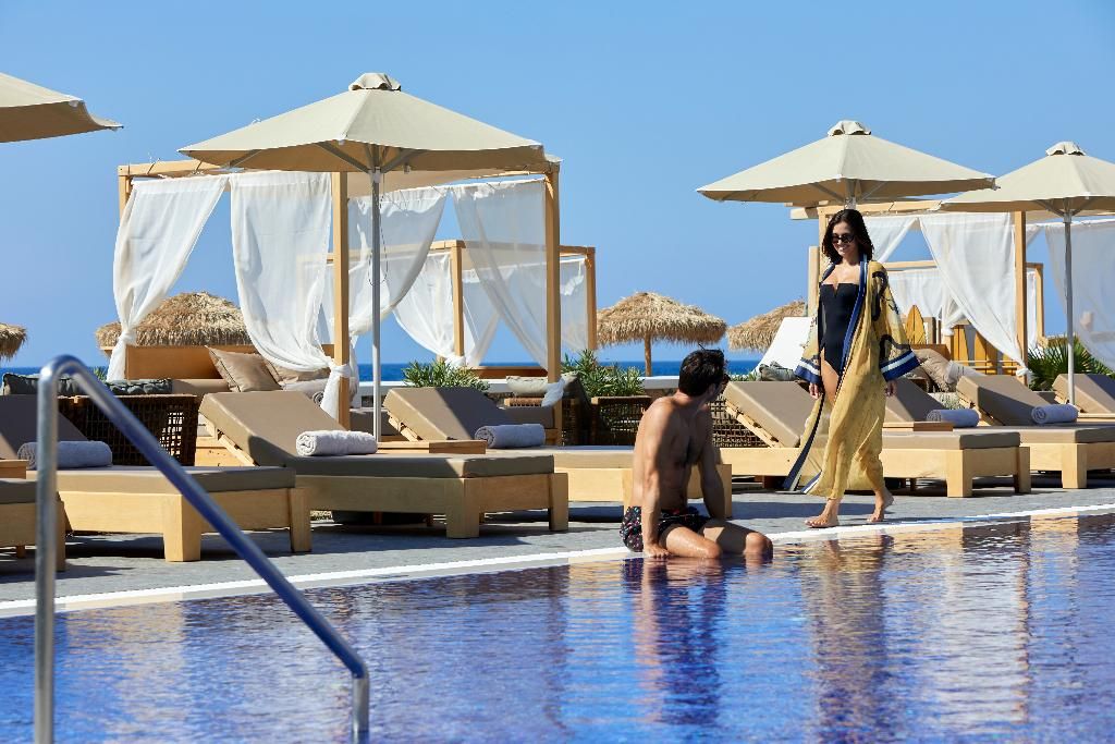 Sea Breeze Santorini Beach Resort, Curio Collection by Hilton, foto 9