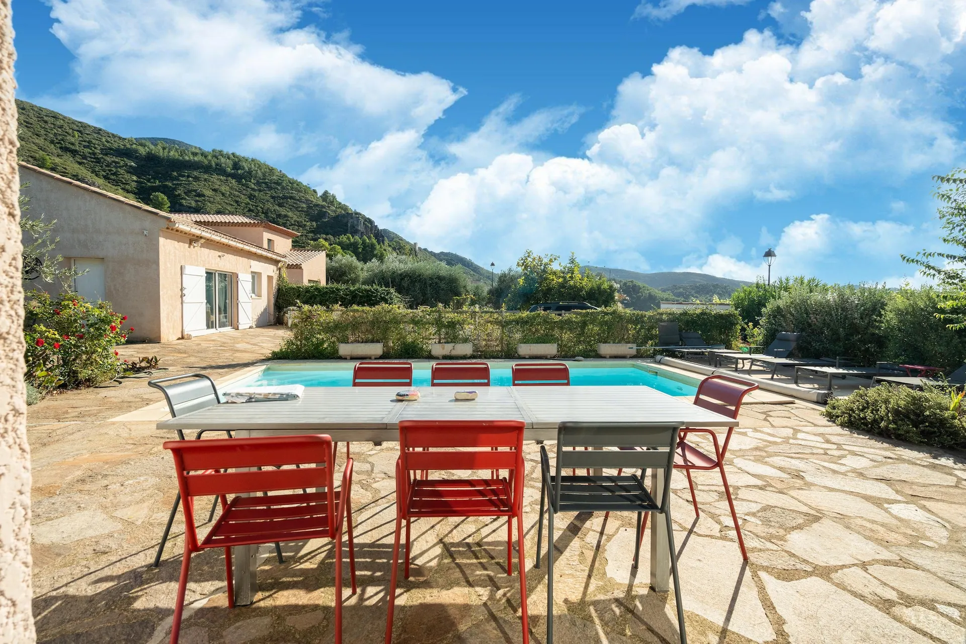 Vue de la maison de vacances (été)