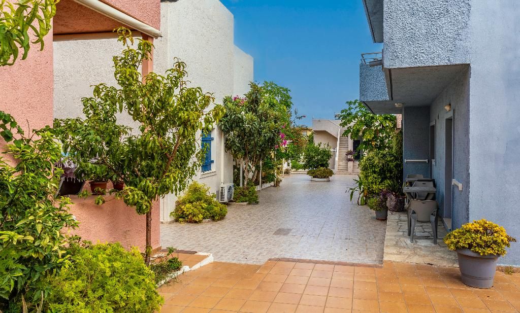 Evina Rooms & Suites