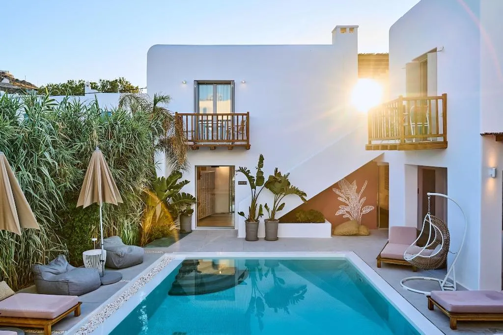 Adorno Beach Hotel & Suites