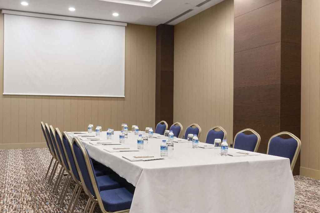 Ramada Hotel & Suites by Wyndham Istanbul Merter, foto 12