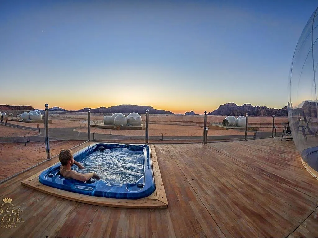 Wadi Rum Bubble Luxotel terras met jacuzzi - Wadi Rum