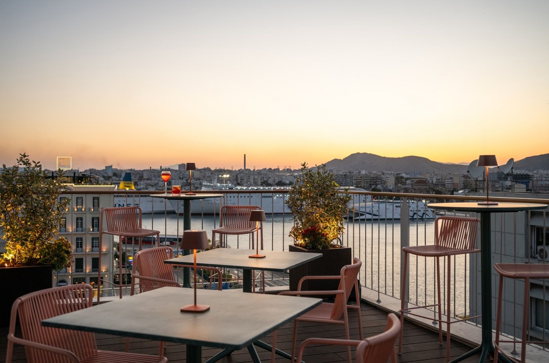 Mitsis N'U Piraeus Port, foto 15