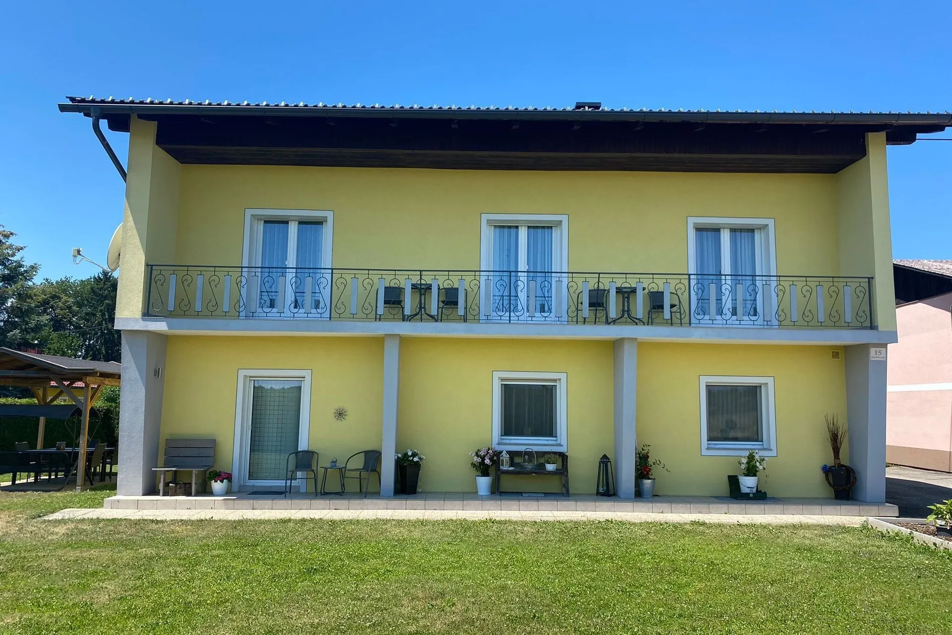 Exterieur vakantiehuis (zomer)