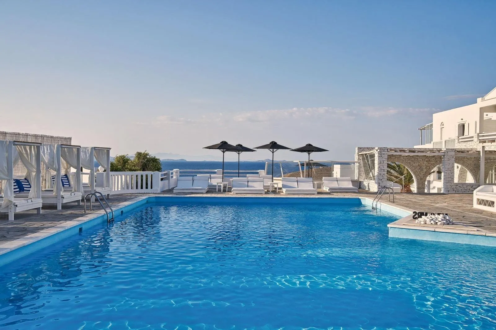 Mr & Mrs White Tinos