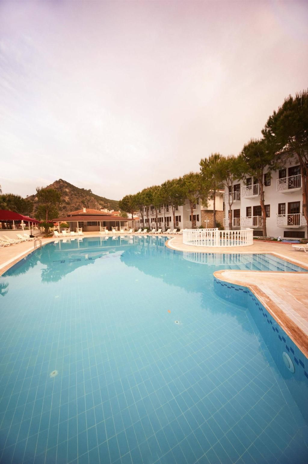 White Otel, foto 3