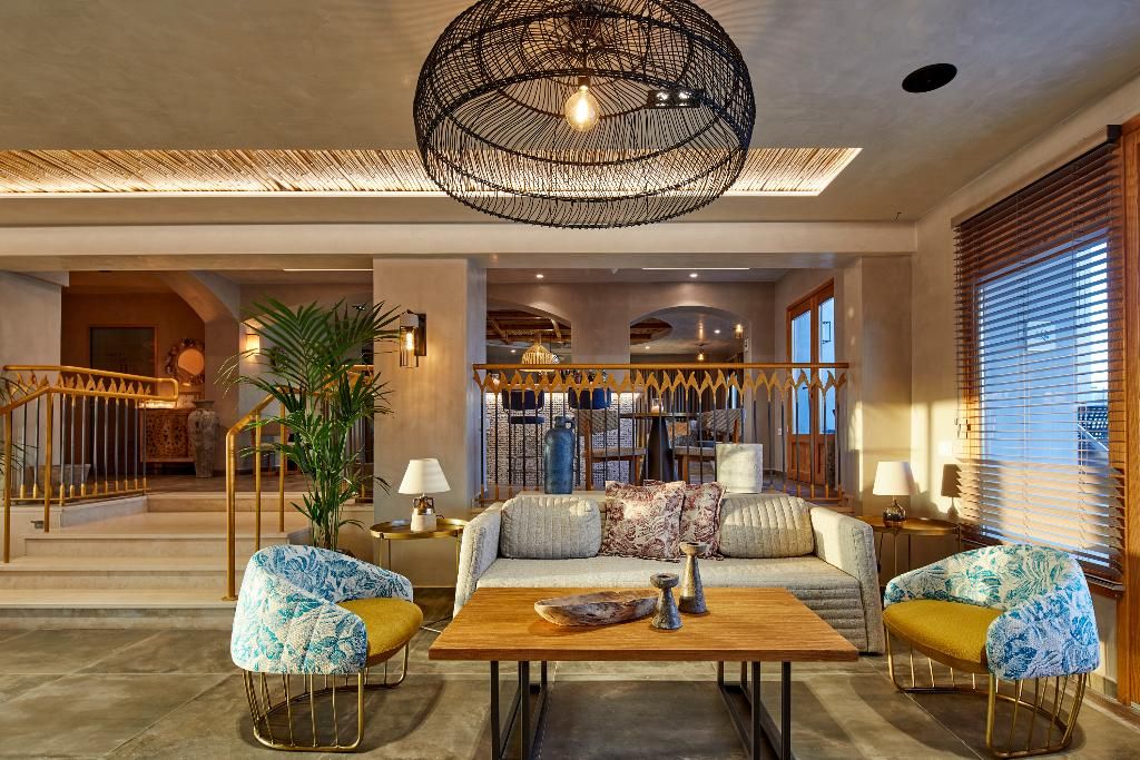 Sea Breeze Santorini Beach Resort, Curio Collection by Hilton, foto 2