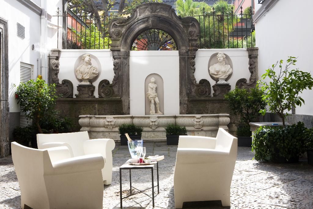Piazza Bellini, foto 14