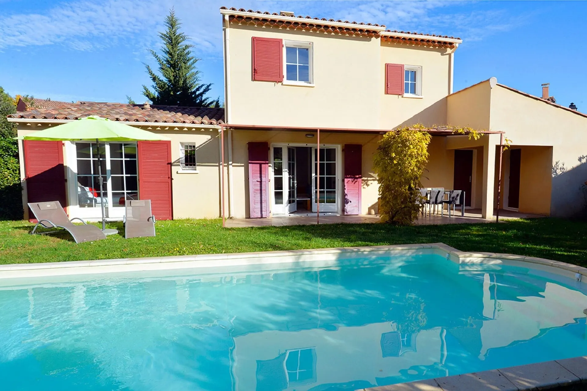 Extérieur maison de vacances (été)