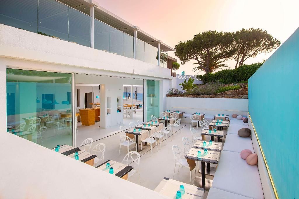 Baia di Chia Resort Sardinia, Curio Collection by Hilton, foto 13