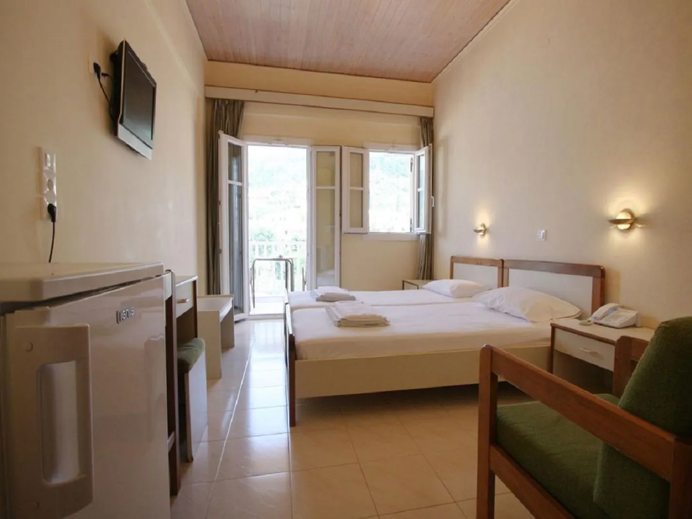 Ionis Hotel