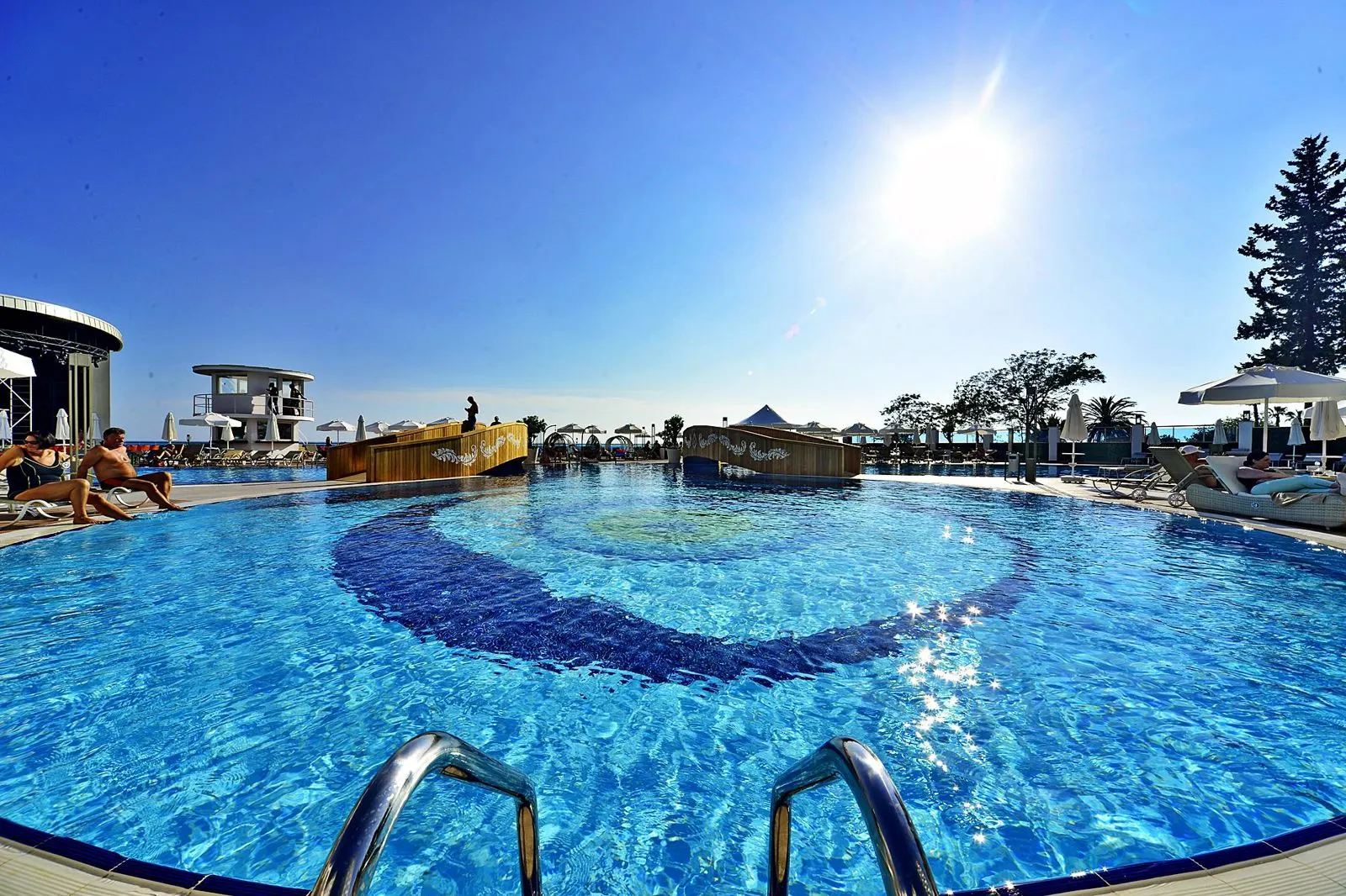 Azura Deluxe Resort & Spa