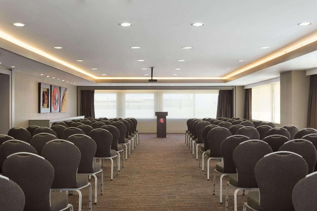 Ramada Hotel & Suites by Wyndham Izmir Kemalpasa, foto 5