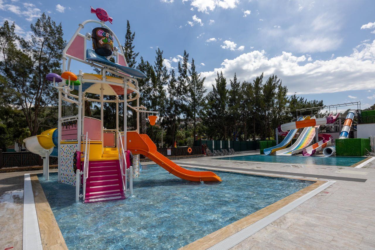 Ramada Hotel & Suites by Wyndham Kusadasi, foto 7