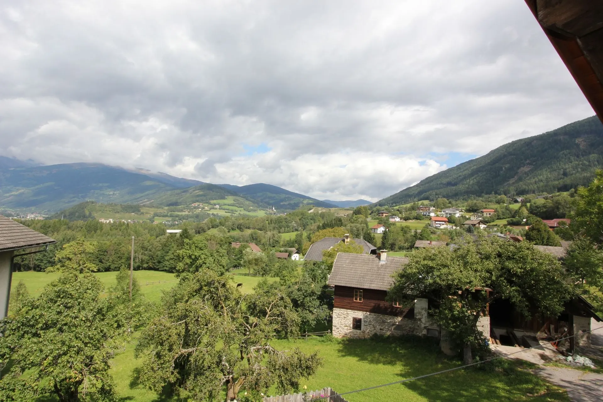 Vue de la maison de vacances (été)