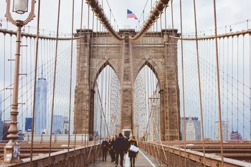 Visitez New York et traversez le Brooklyn Bridge pour une vue de New York superbe.