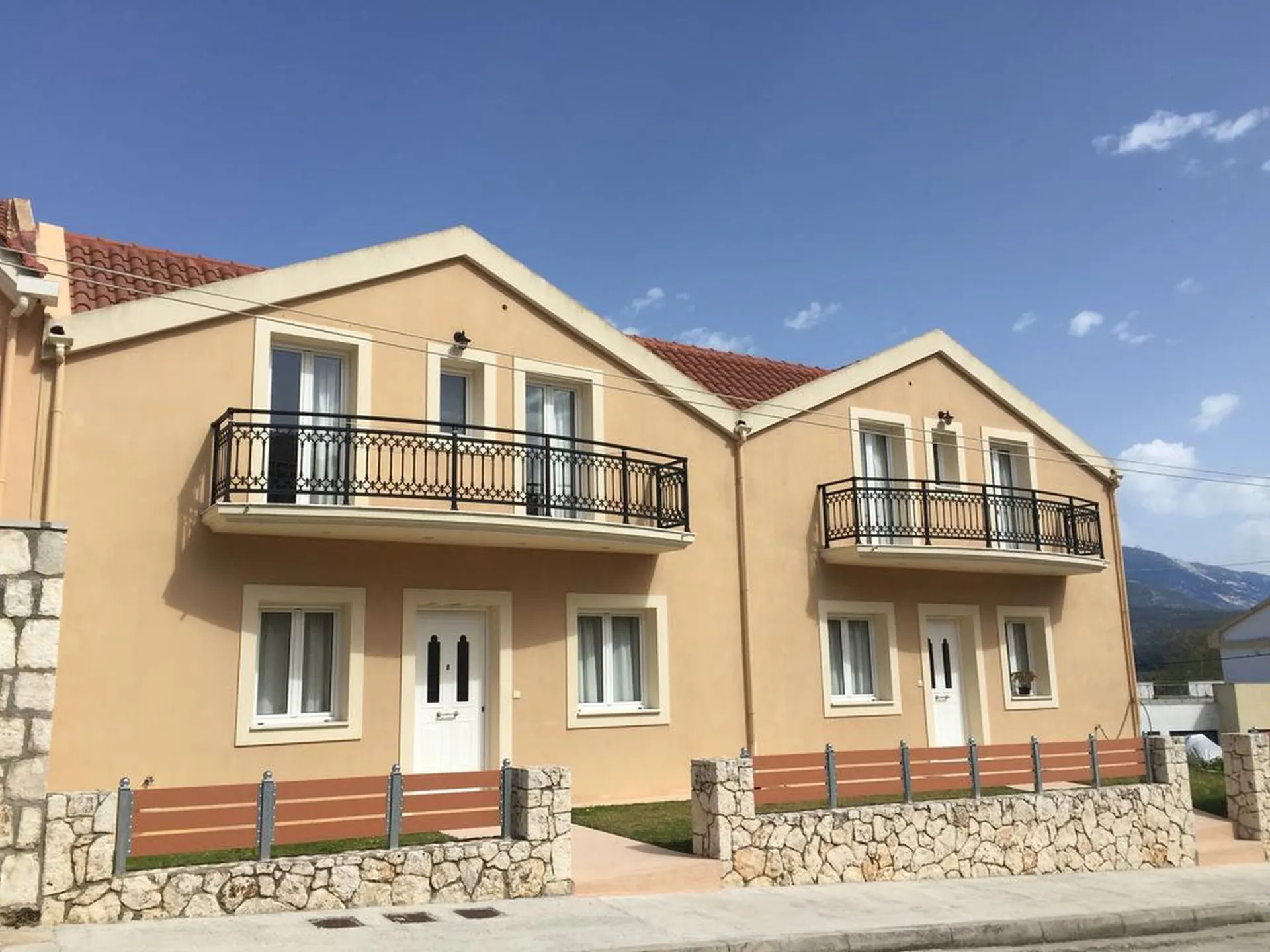 Helianthus Apartments