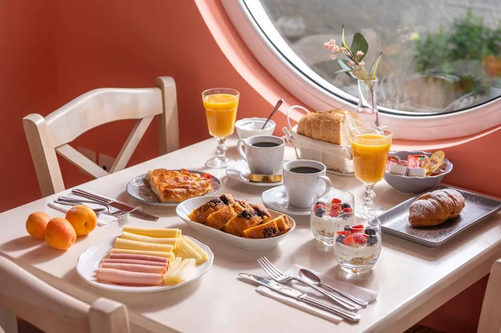 Ouzas Luxury Hotel