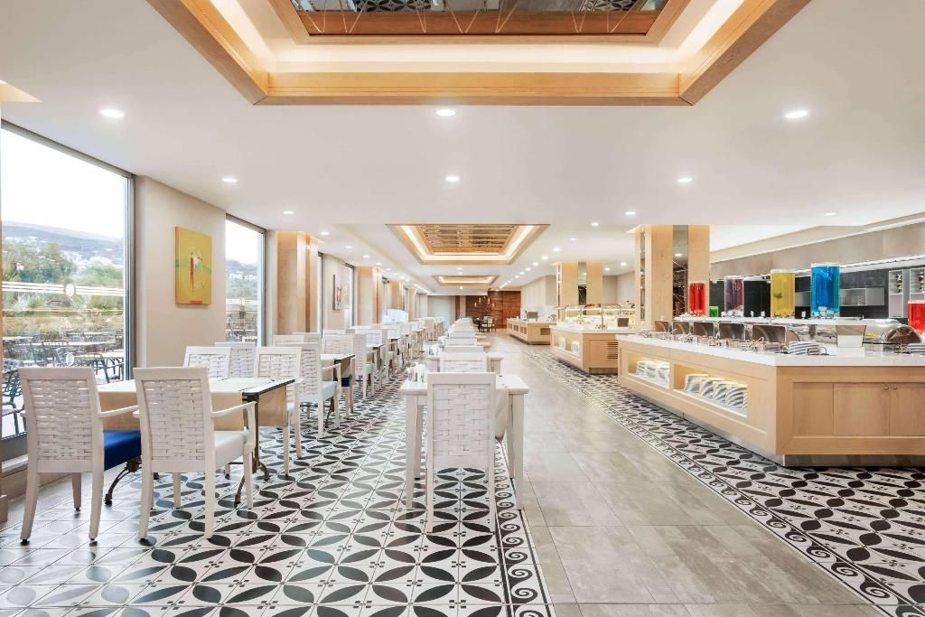 Ramada Hotel & Suites by Wyndham Kusadasi, foto 5
