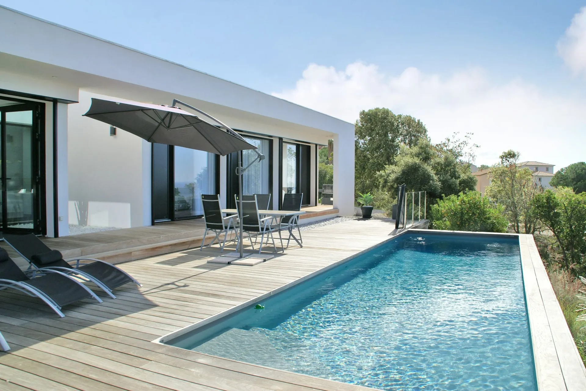 Exterieur vakantiehuis (zomer)