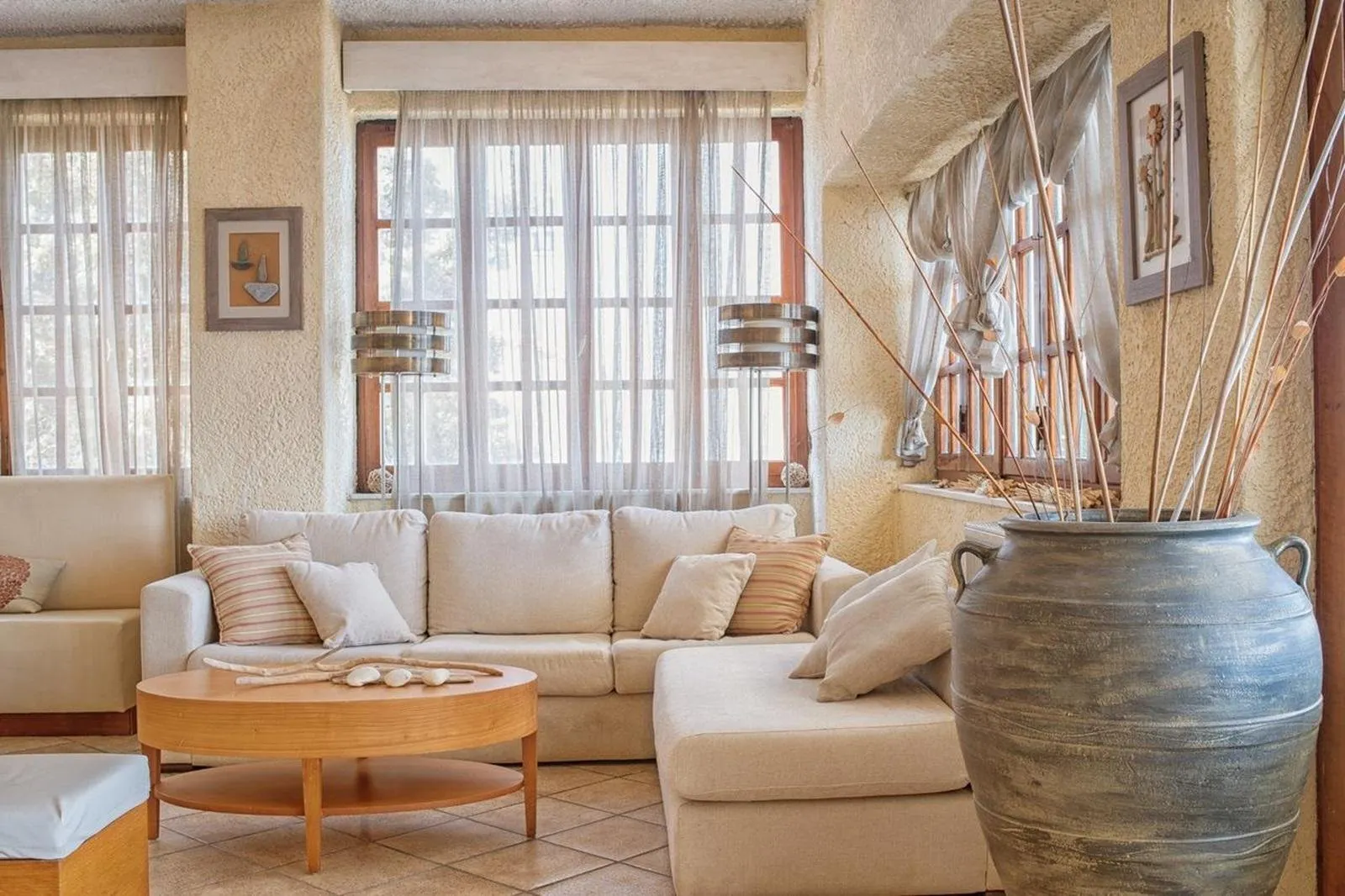 Cavos Bay Hotel