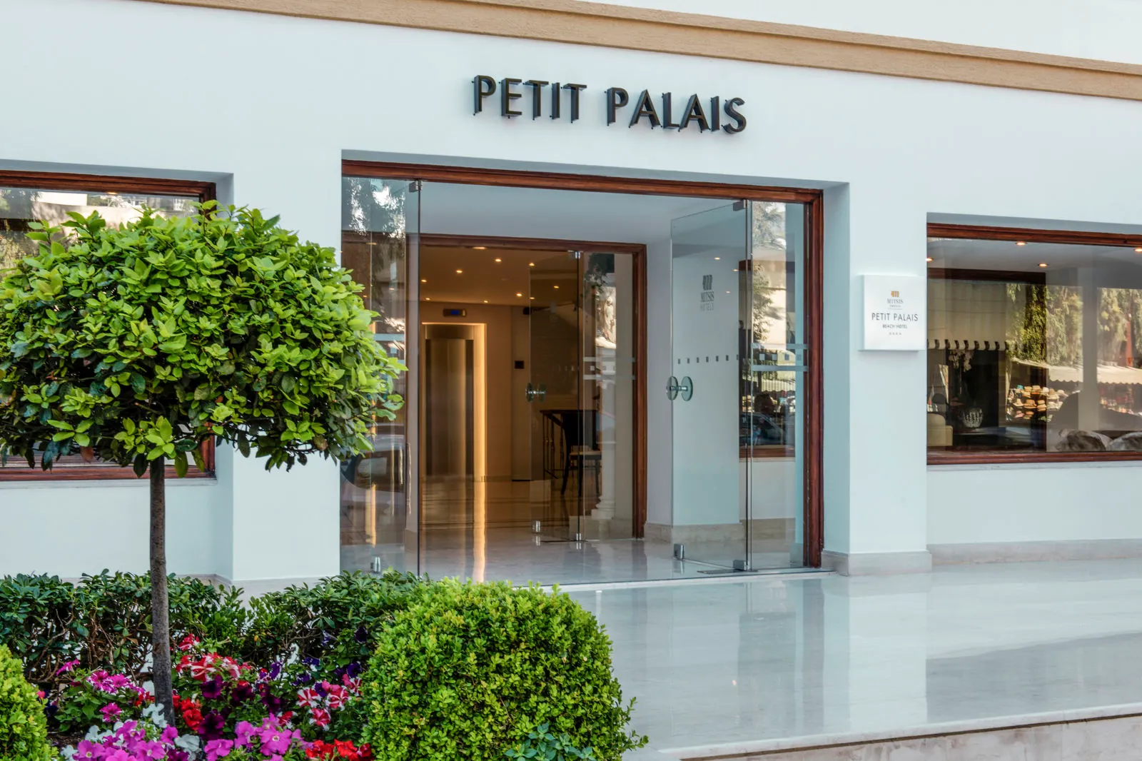 Mitsis Petit Palais Beach Hotel