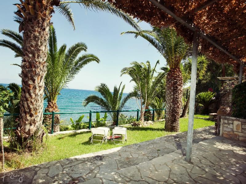 Grekis Beach Hotel and Apartments