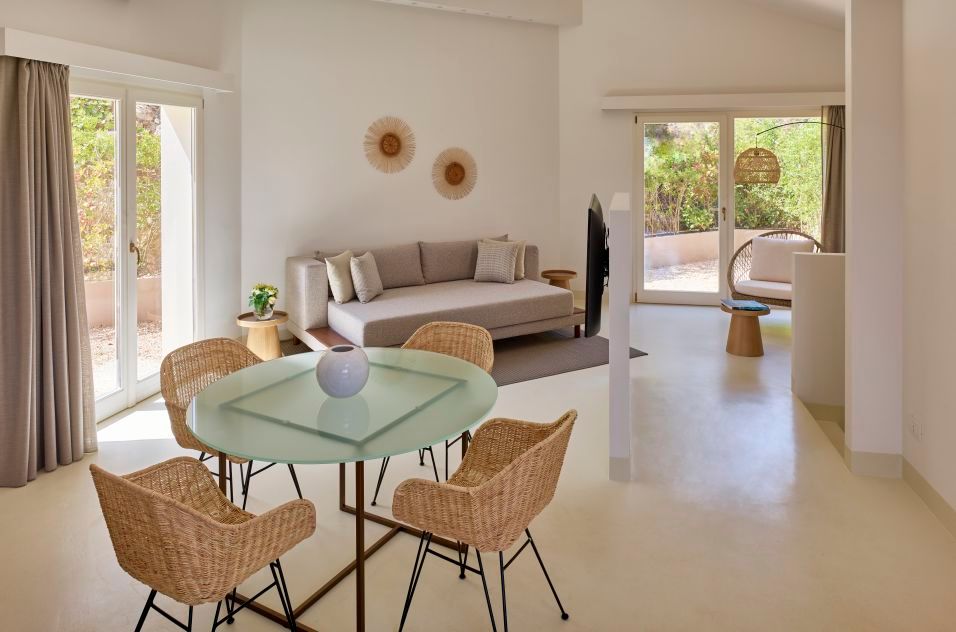 Baia di Chia Resort Sardinia, Curio Collection by Hilton, foto 6