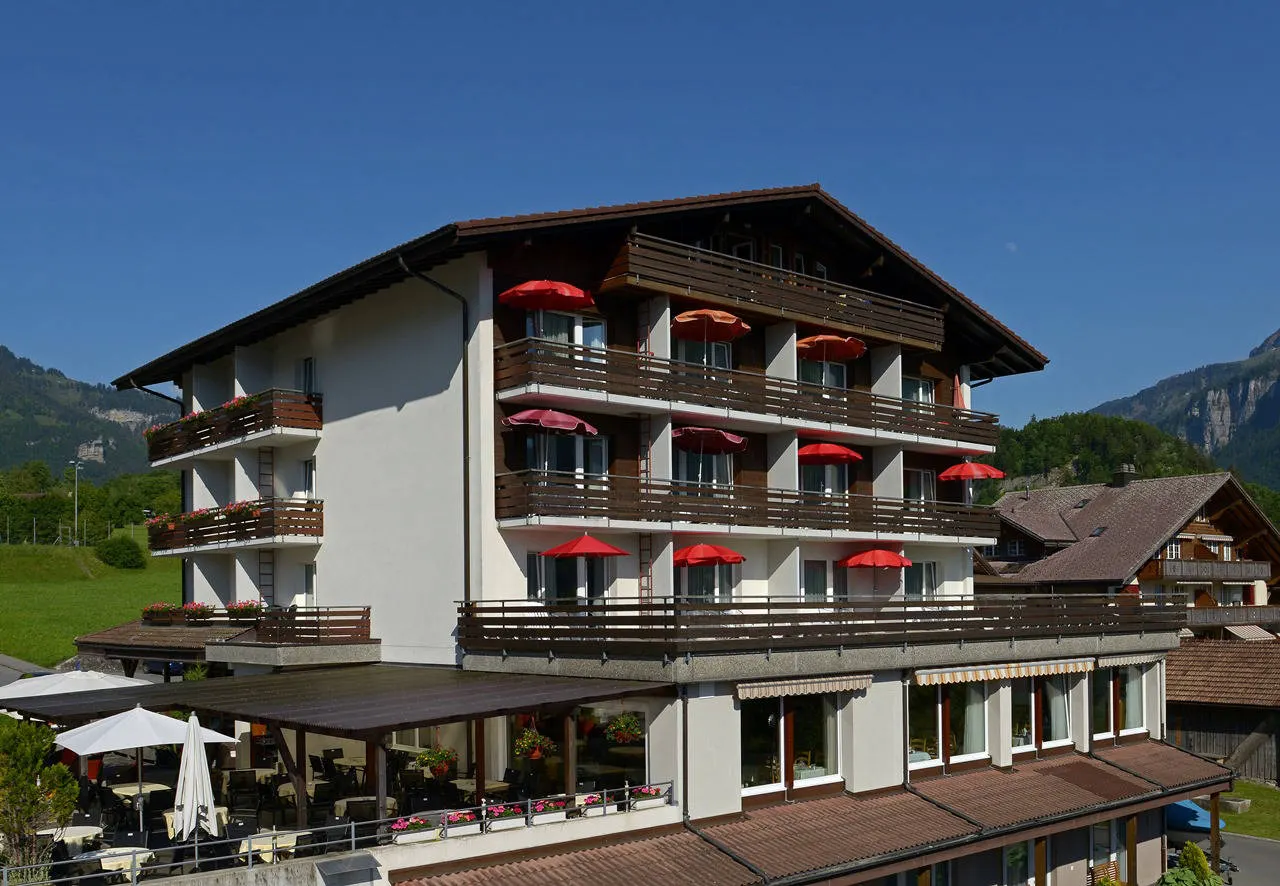 Vooraanzicht Hotel