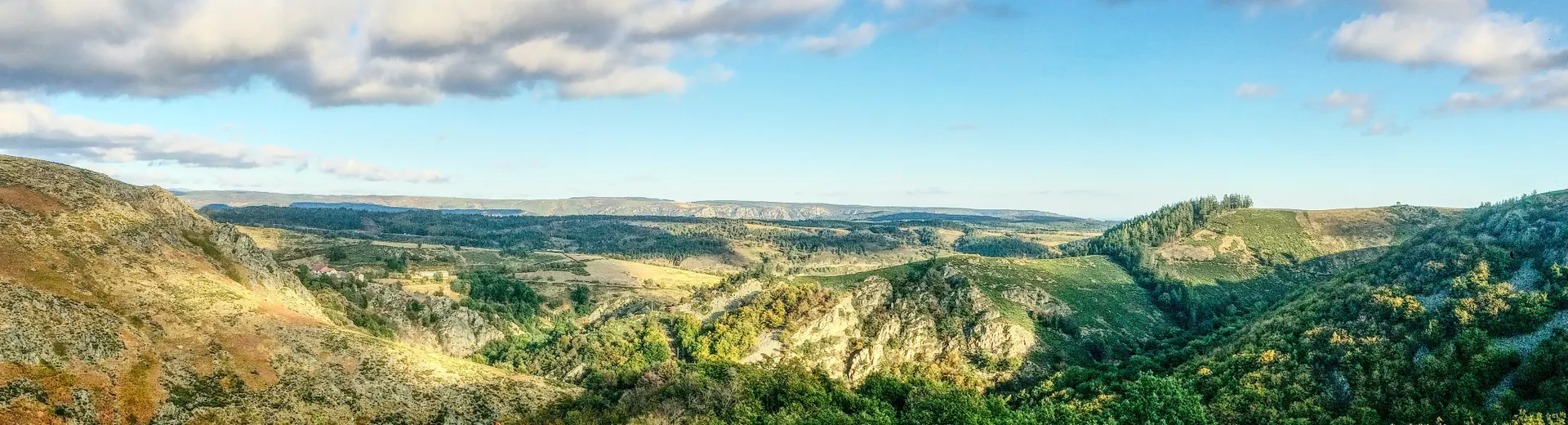 Vous cherchez une maison de vacances en Ardèche où vous pourrez profiter de villes agréables et d'une nature magnifique ? Découvrez notre gamme de maisons de vacances avec piscine, pour votre compagnon à quatre pattes et pour toute la famille. 
