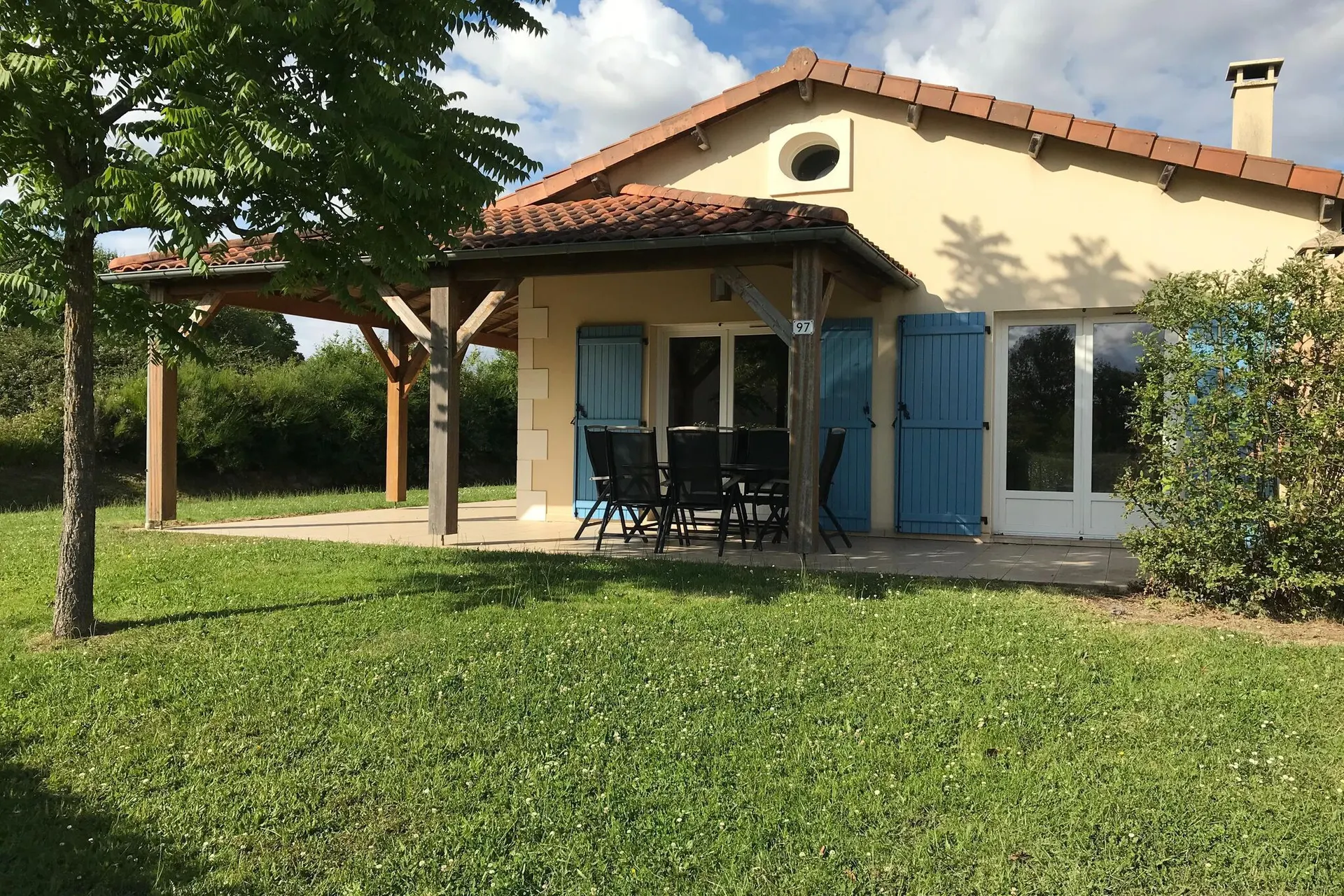 Extérieur maison de vacances (été)