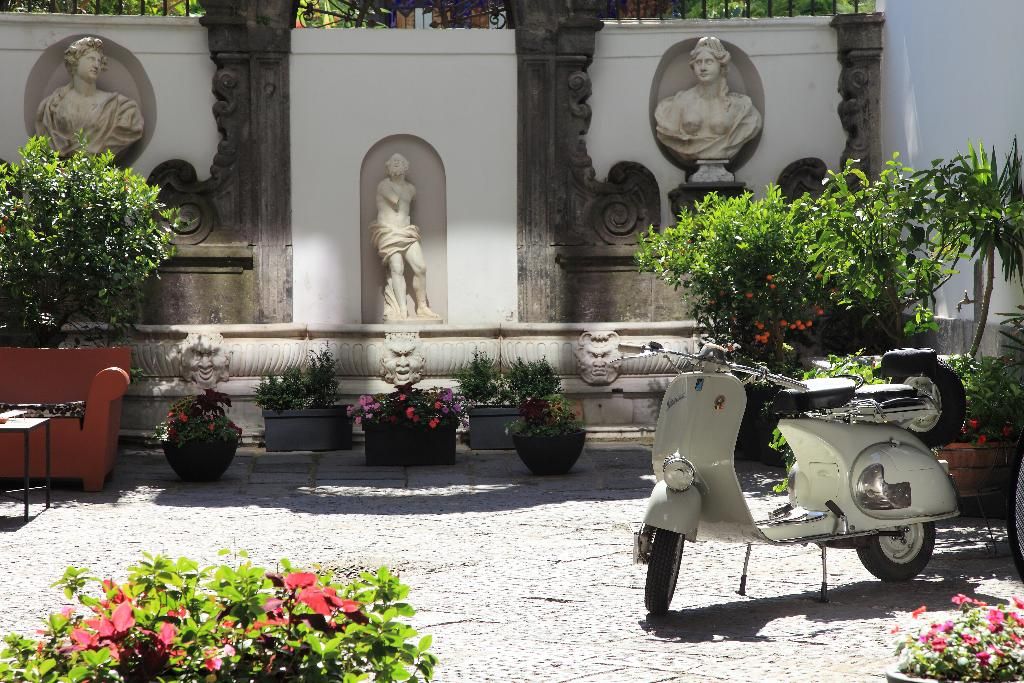 Piazza Bellini, foto 15