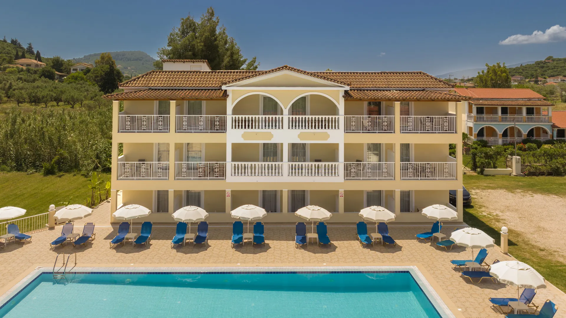 Manousis Aparthotel