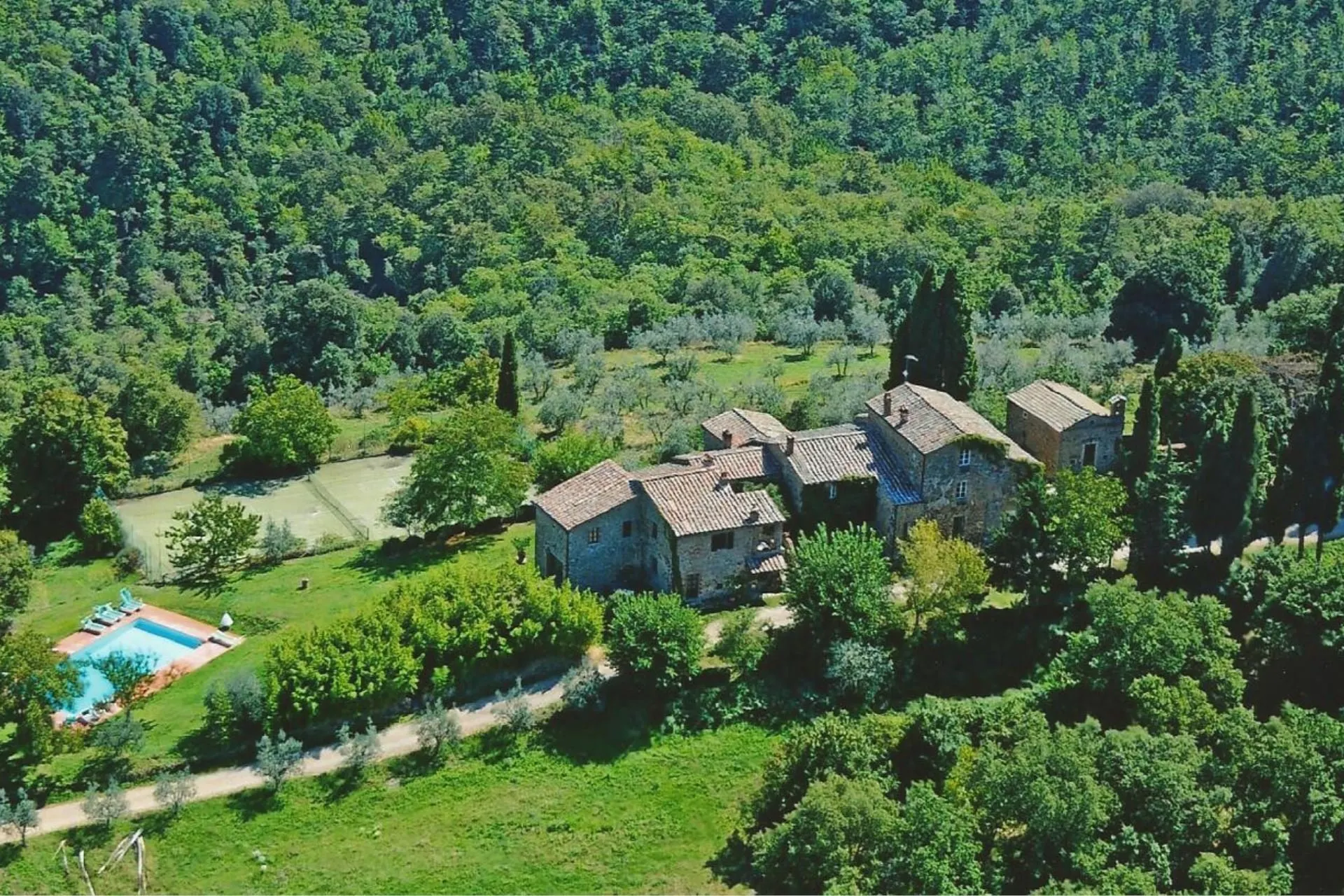 agriturismo bevignano - luchtfoto