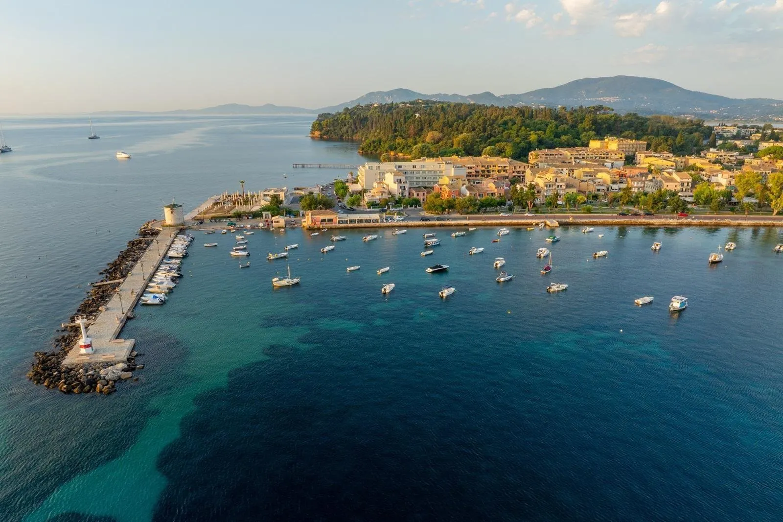 Fly-drive Corfu, magisch Meteora & Zagoria