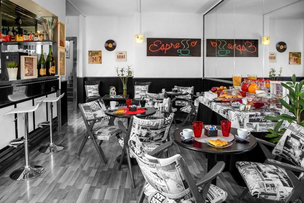 Radio Hotel, foto 3