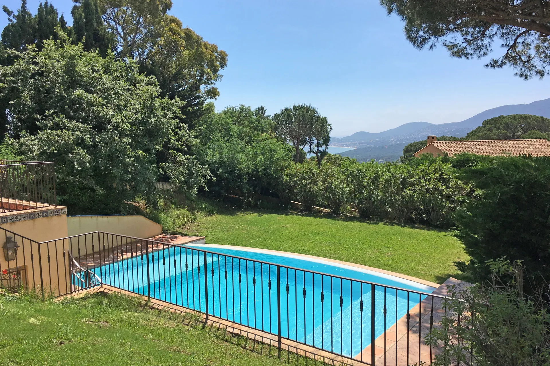Vue de la maison de vacances (été)