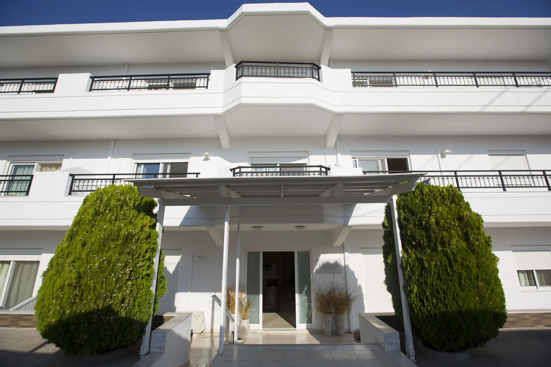 Tsambikos Apartments