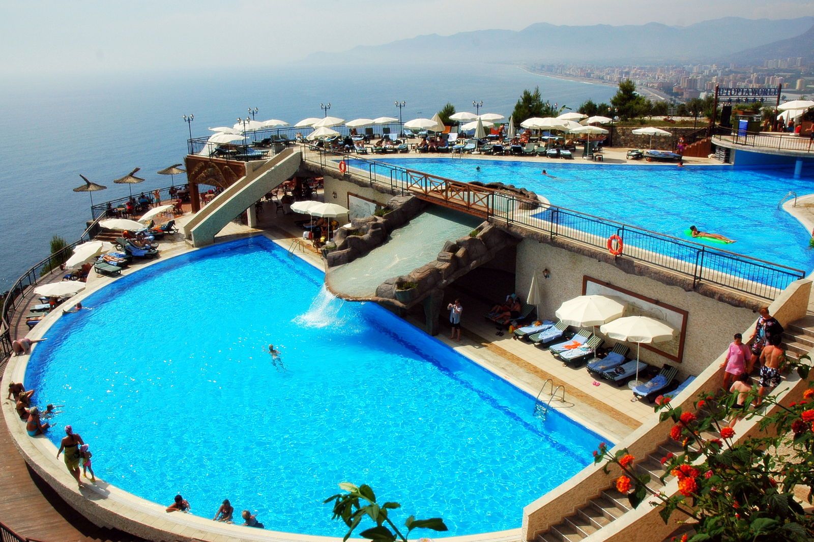 Utopia World Hotel, foto 2