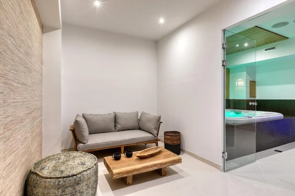 Las Hotel & Spa