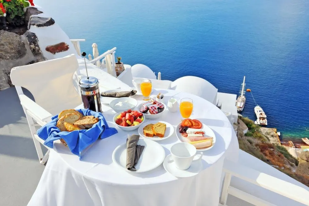 Santorini - ontbijten met een fantastisch uitzicht