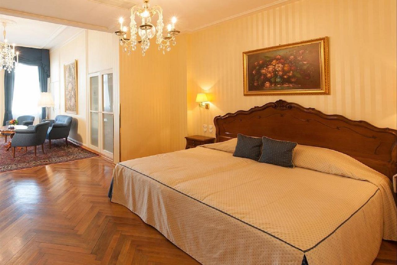 Ambassador, foto 3