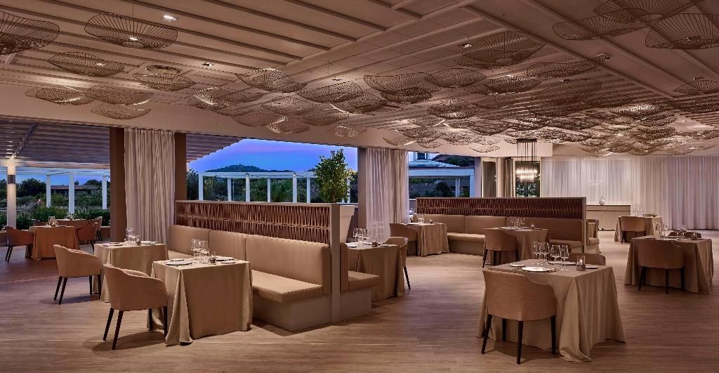 Baia di Chia Resort Sardinia, Curio Collection by Hilton, foto 12