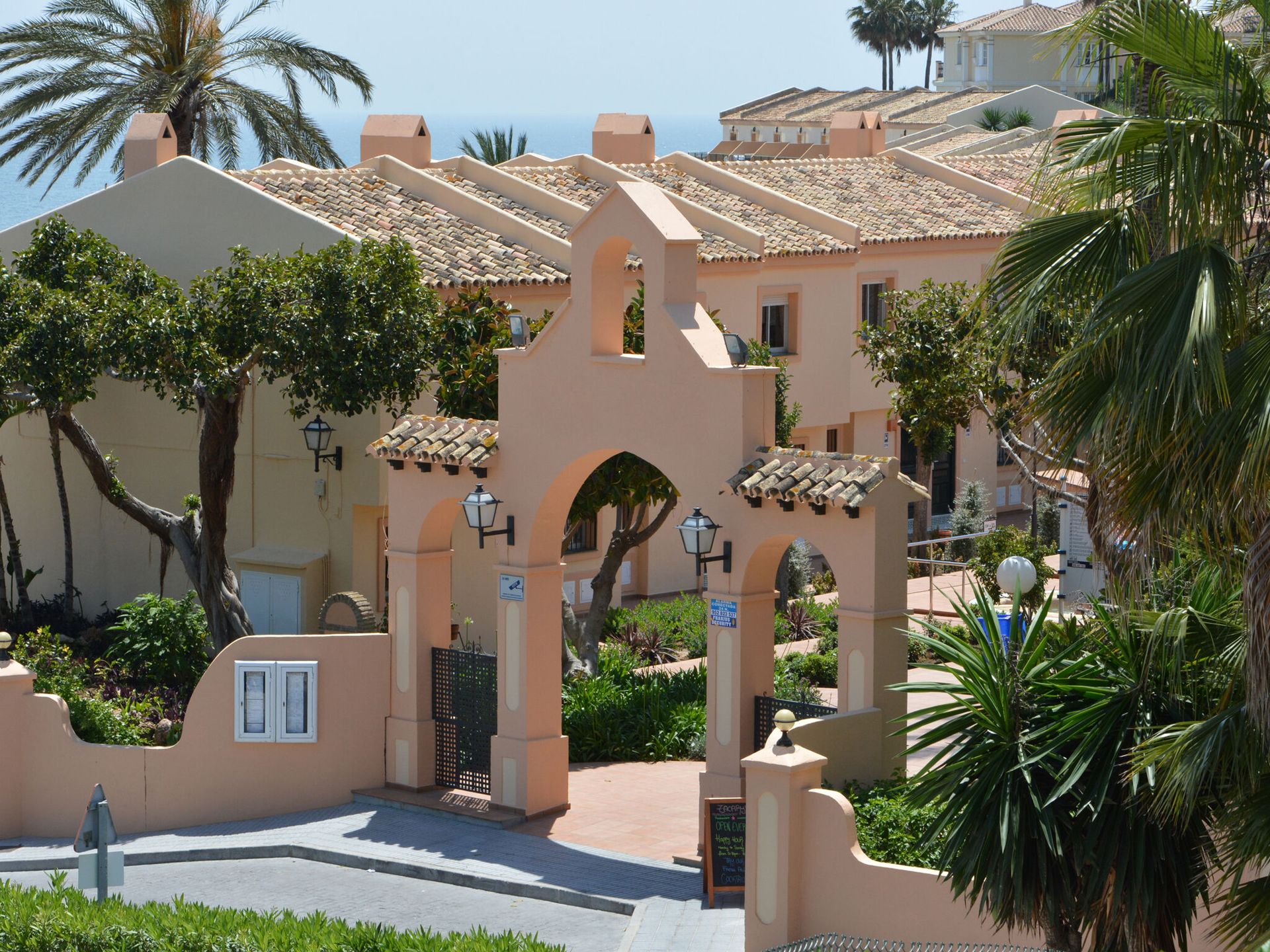 Ramada Hotel & Suites by Wyndham Costa del Sol, foto 8