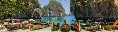 Admirer les temples, faire du shopping sur les marchés flottants, faire une croisière dans les parcs nationaux... La Thaïlande a quelque chose à offrir à chacun. Laissez-vous séduire et réservez dès maintenant votre voyage en Thaïlande. 