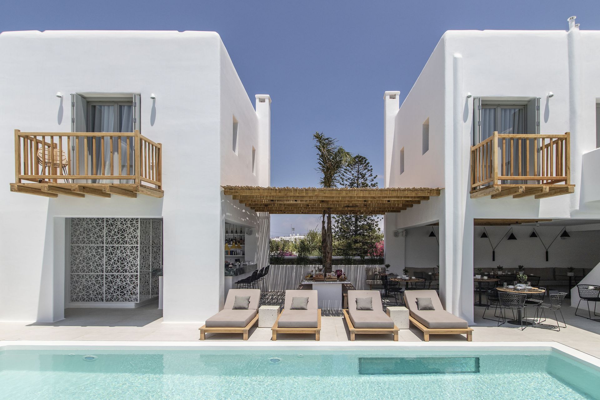 Adorno Beach Hotel & Suites