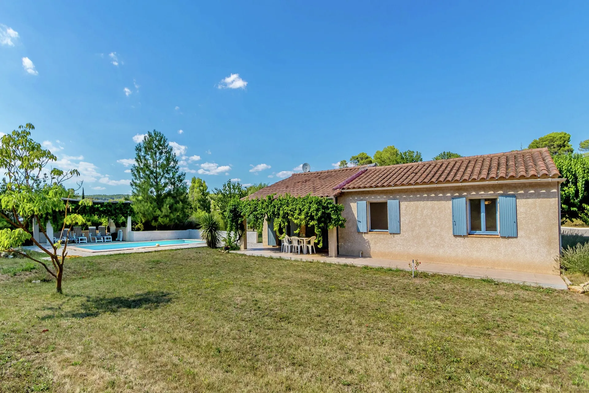 Extérieur maison de vacances (été)