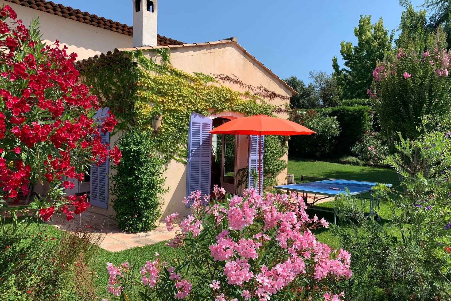 Extérieur maison de vacances (été)