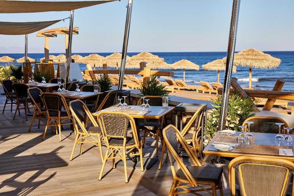 Sea Breeze Santorini Beach Resort, Curio Collection by Hilton, foto 15