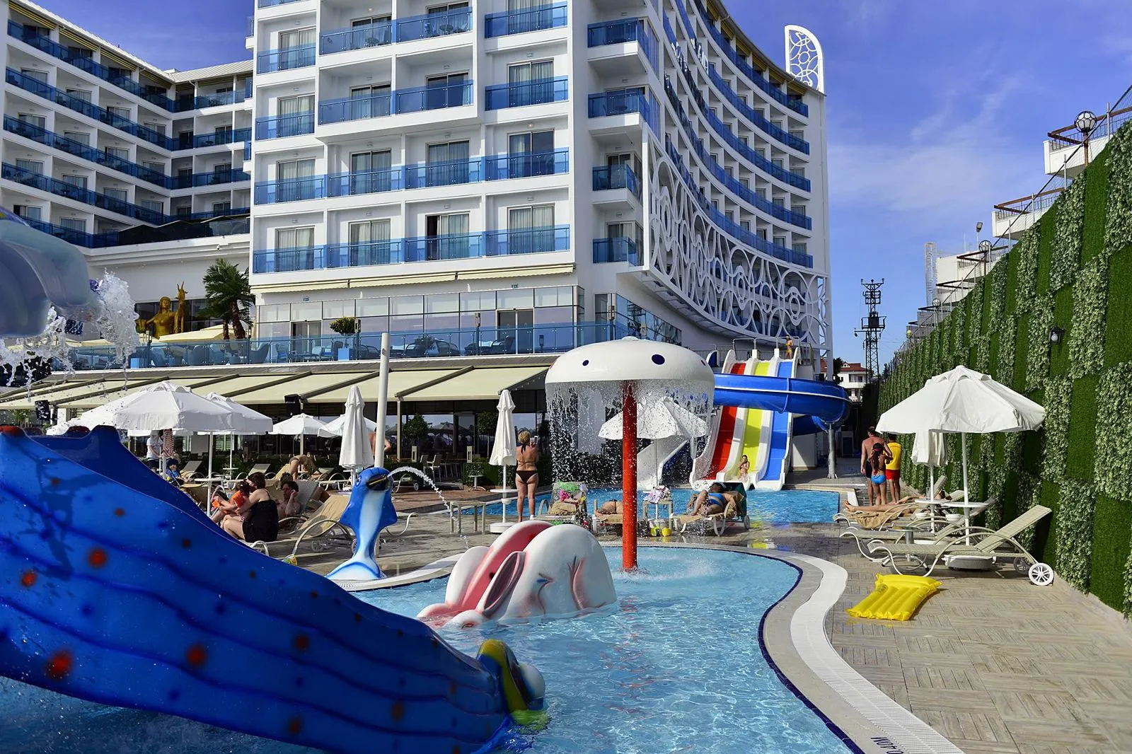Azura Deluxe Resort & Spa